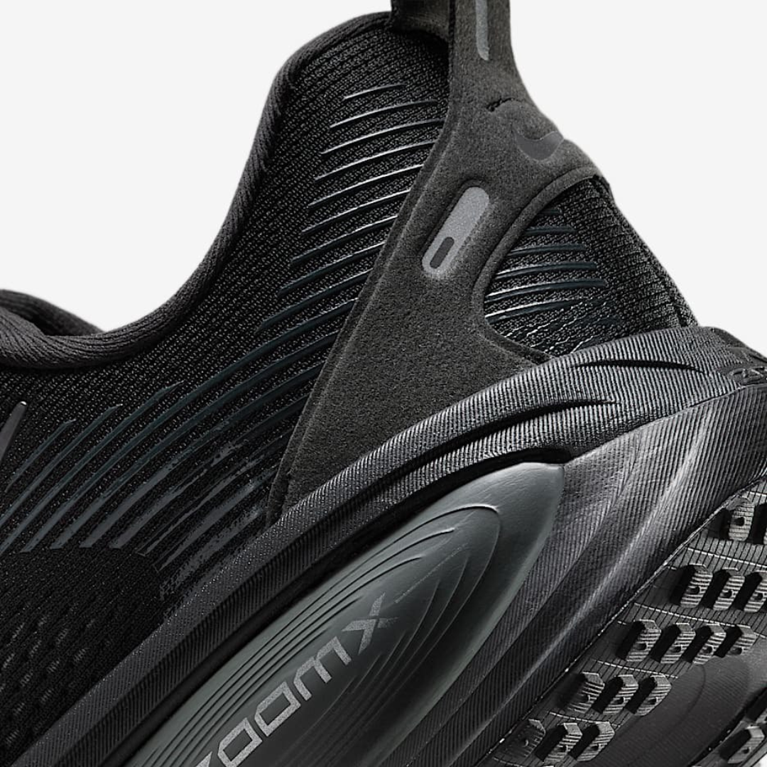 Tênis Nike Vomero 18 - Preto