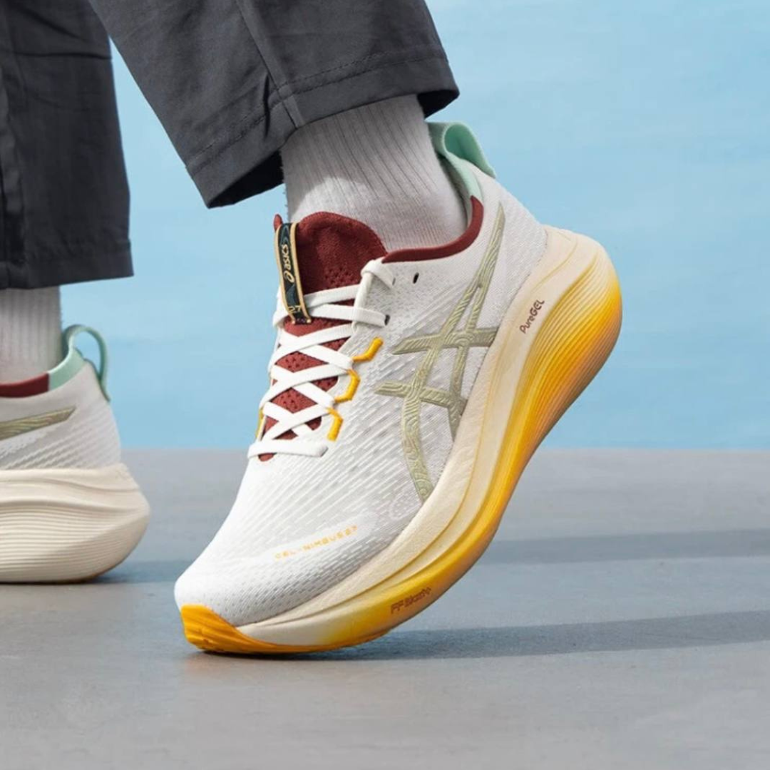 Tênis Asics Gel - Nimbus 27 - Branco/Dourado
