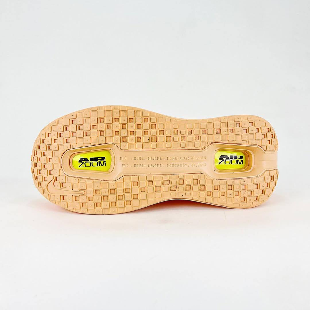 Tênis Nike Vomero Premium - Laranja/Preto