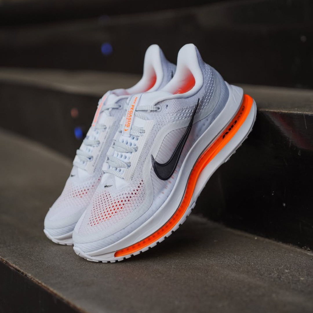 Tênis Nike Pegasus Premium - Cinza Futebol/Laranja