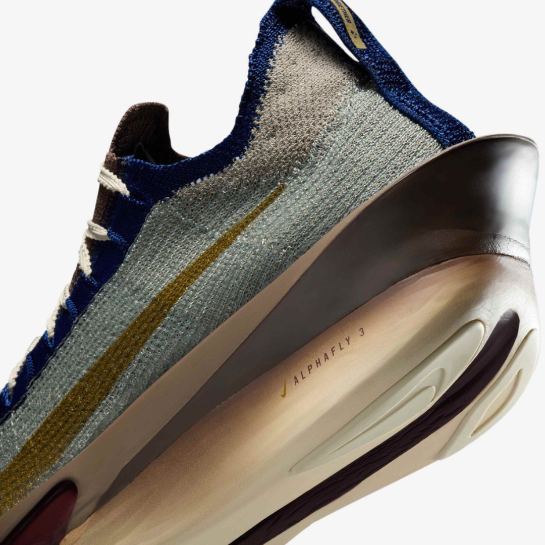 Tênis Nike ZoomX ALPHAFLY Next% 3 Premium - Marrom/Cinza