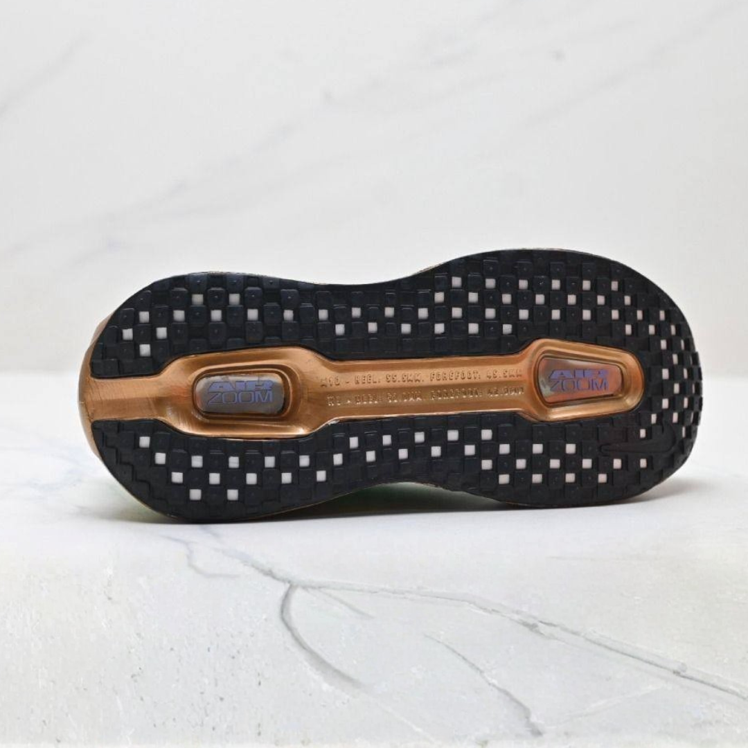Tênis Nike Vomero Premium - Verde/Dourado