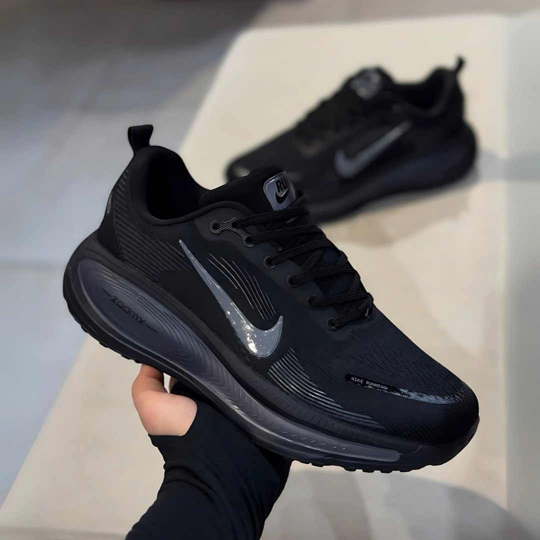 Tênis Nike Vomero 18 - Preto
