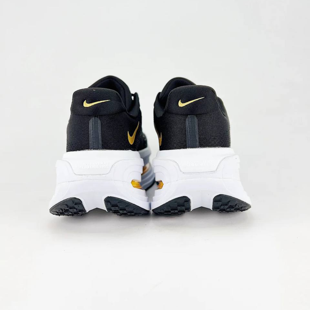Tênis Nike Vomero Premium - Preto/Dourado