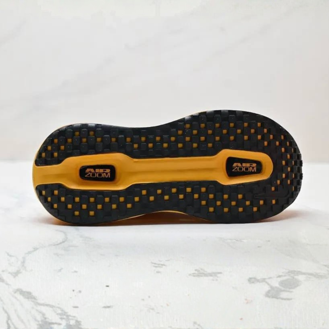 Tênis Nike Vomero Premium - Amarelo