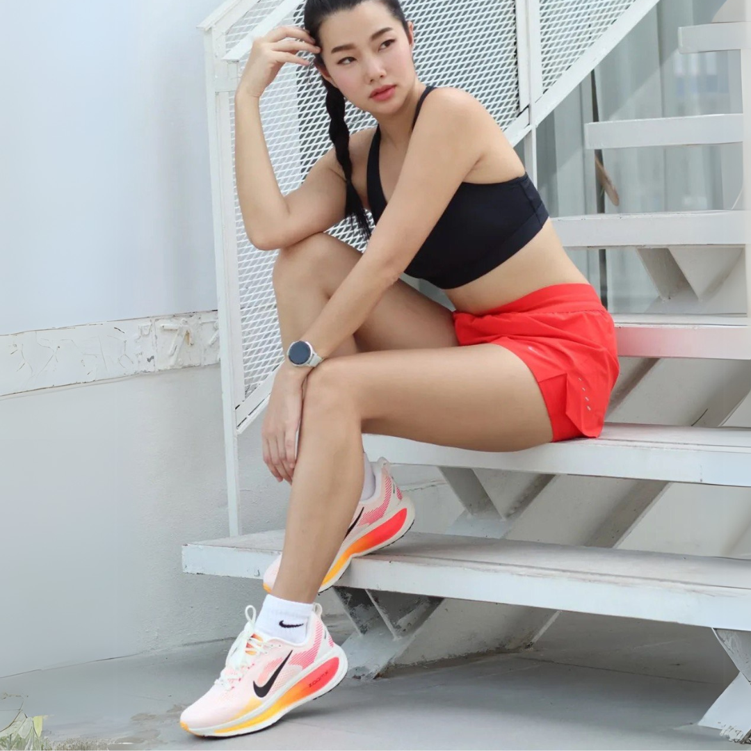 Tênis Nike Vomero 18 - Branco/Laranja