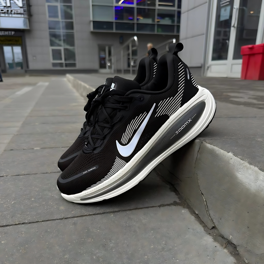 Tênis Nike Vomero 18 - Preto/Branco/Cinza