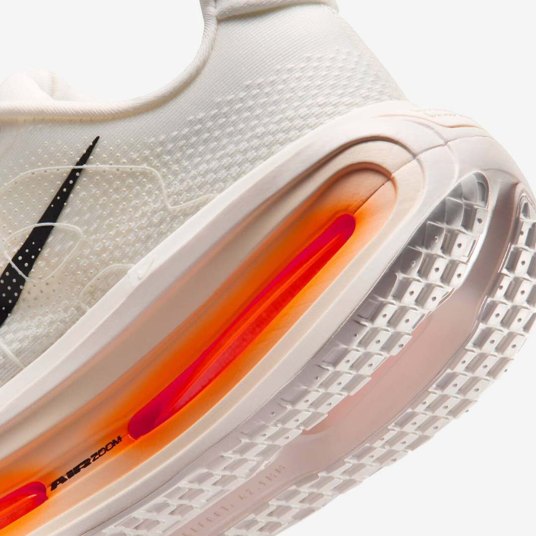Tênis Nike Vomero Premium - Bege/Laranja