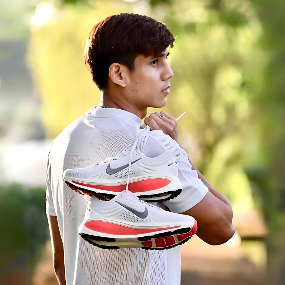Tênis Nike Vomero 18 - Branco/Vermelho