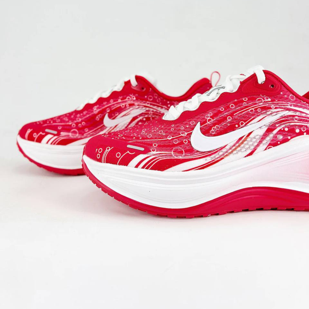 Tênis Nike Vomero Plus - Vermelho Carmim/Branco