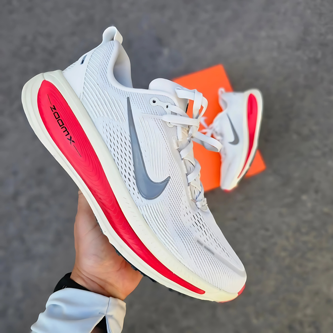 Tênis Nike Vomero 18 - Branco/Vermelho