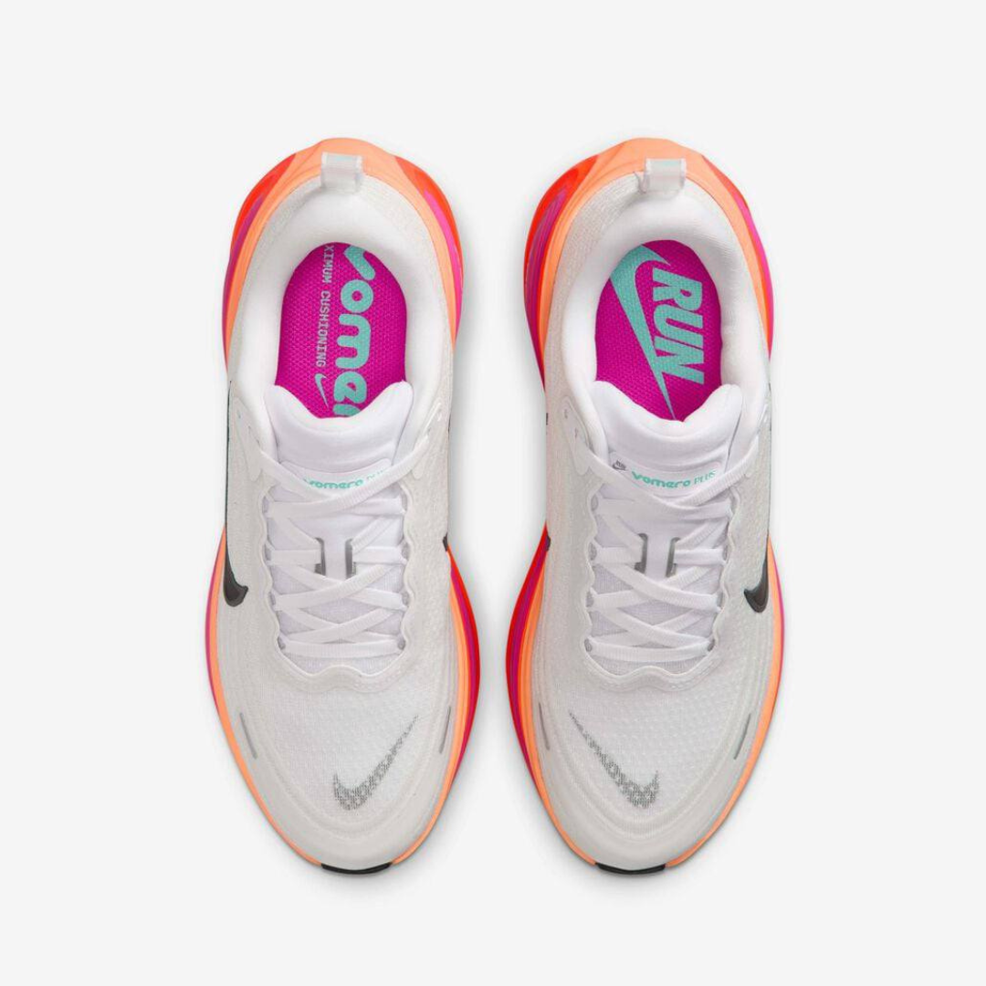 Tênis Nike Vomero Plus - Branco/Laranja/Rosa Fogo