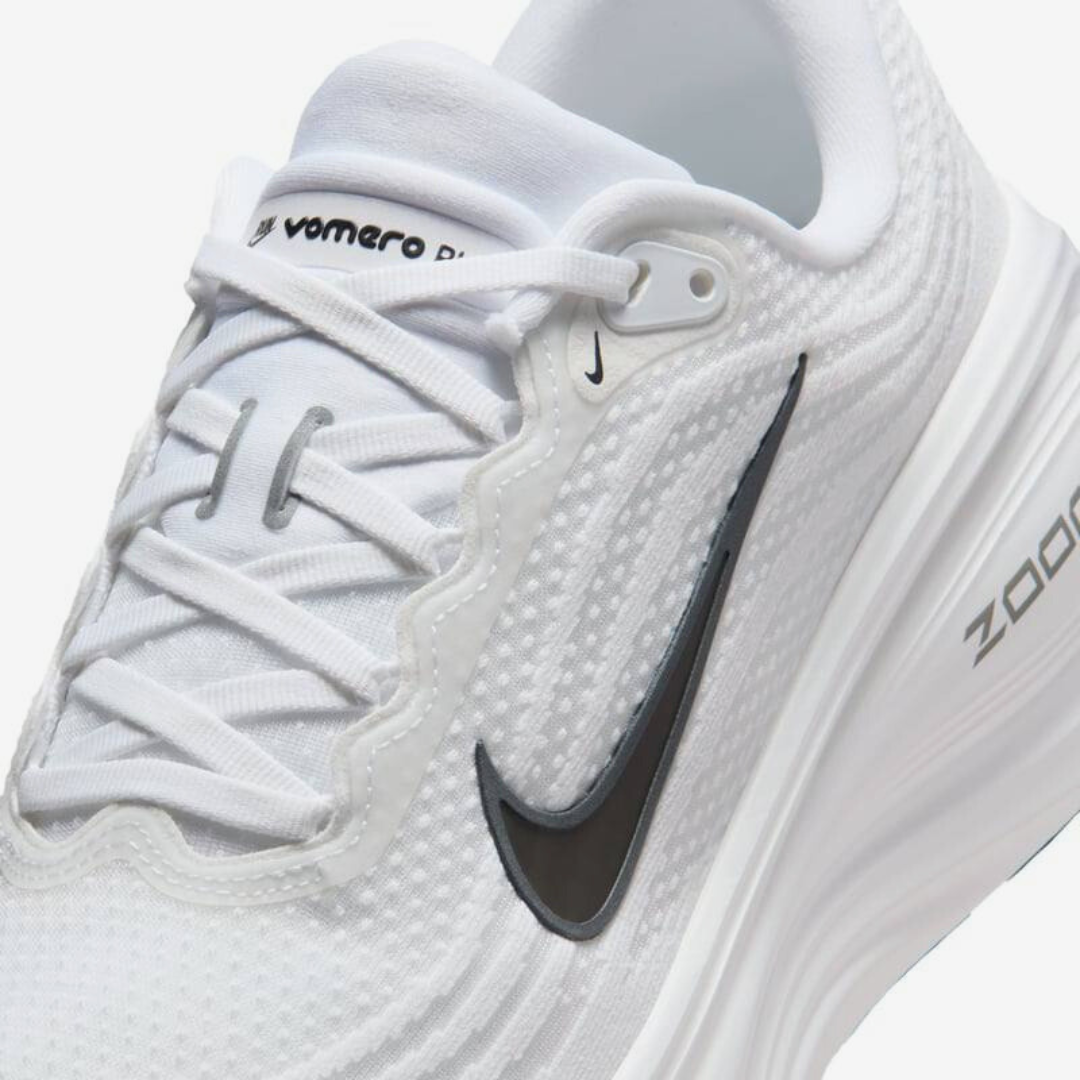 Tênis Nike Vomero Plus - Branco/Preto