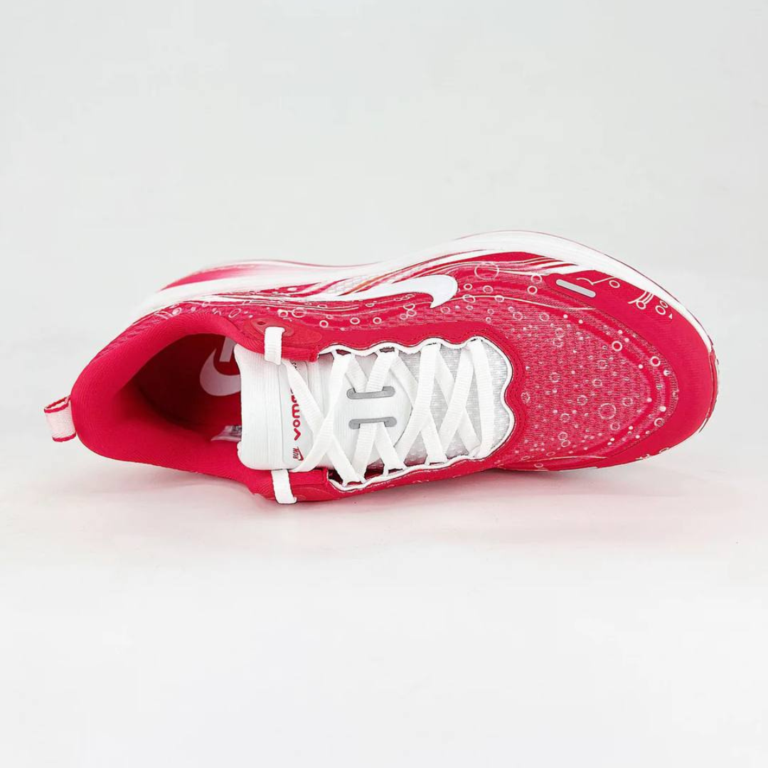 Tênis Nike Vomero Plus - Vermelho Carmim/Branco