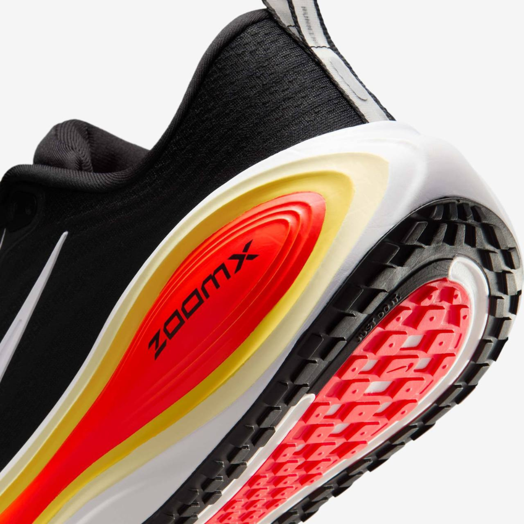 Tênis Nike Vomero Plus - Preto/Vermelho