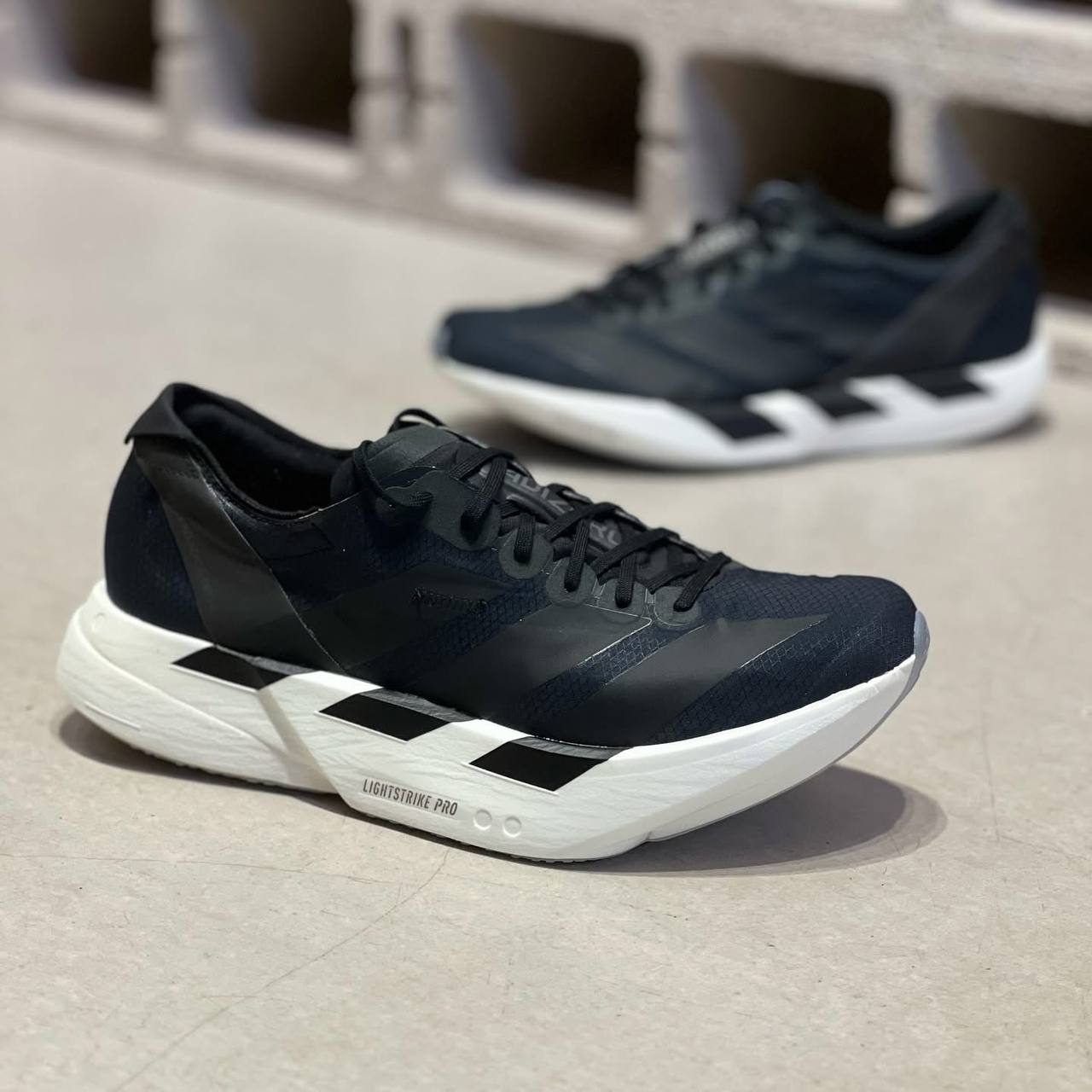 Tênis Adidas Adizero Adios Pro 4 Preto/Branco