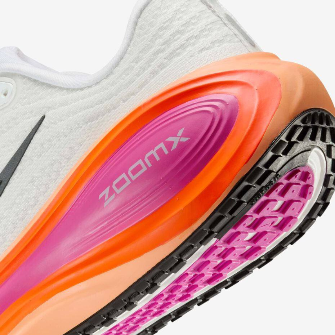 Tênis Nike Vomero Plus - Branco/Laranja/Rosa Fogo