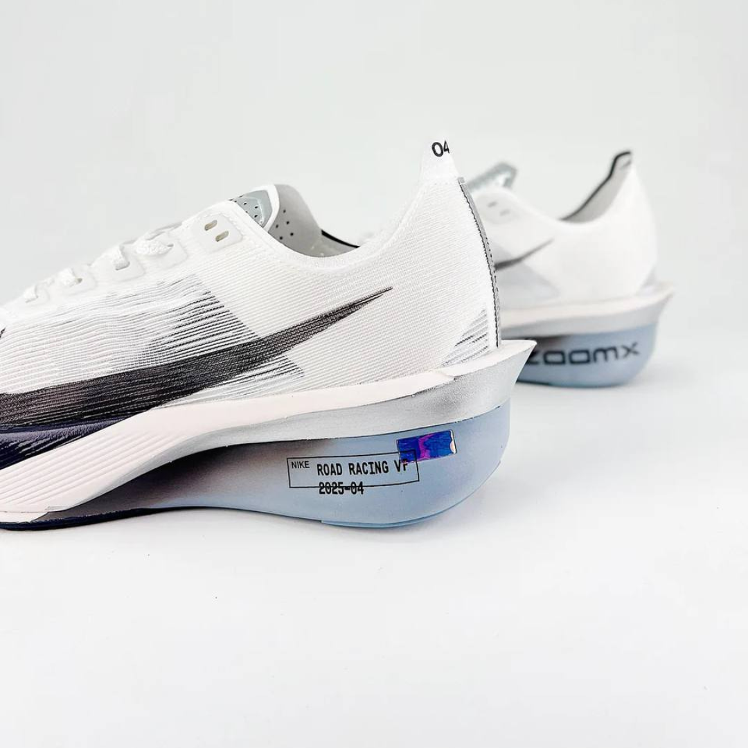 Tênis Nike ZoomX VaporFly 4 Branco/Cinza