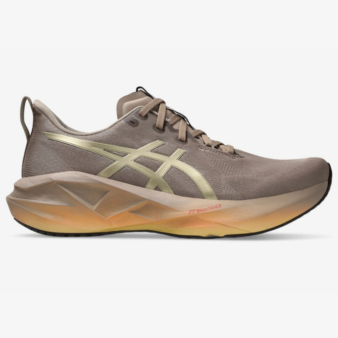 Tênis Asics Novablast 5 Luxe - Dourado/Marrom