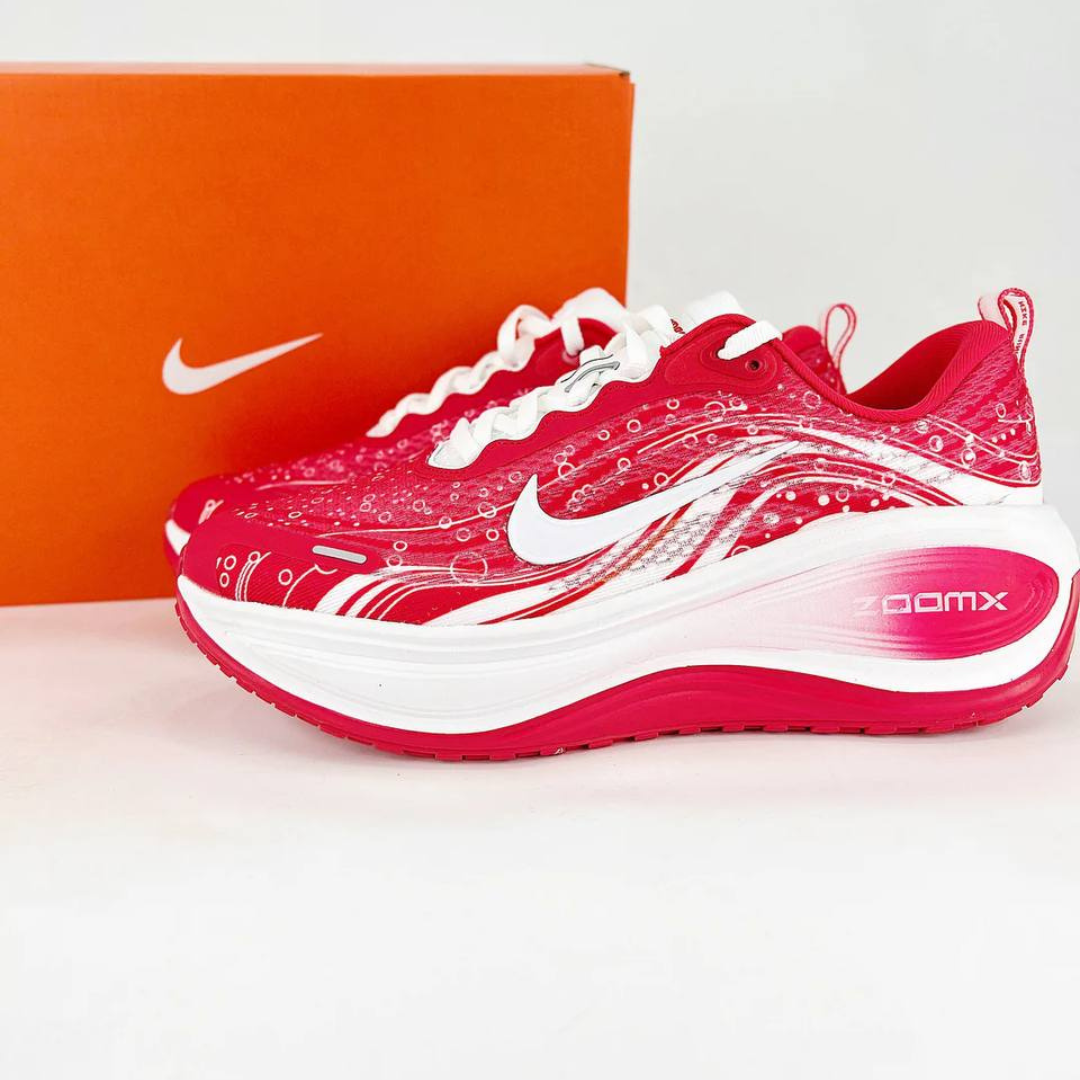 Tênis Nike Vomero Plus - Vermelho Carmim/Branco