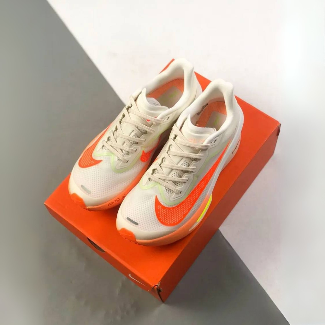 Tênis Nike Zoom Fly 6 - Bege/Laranja