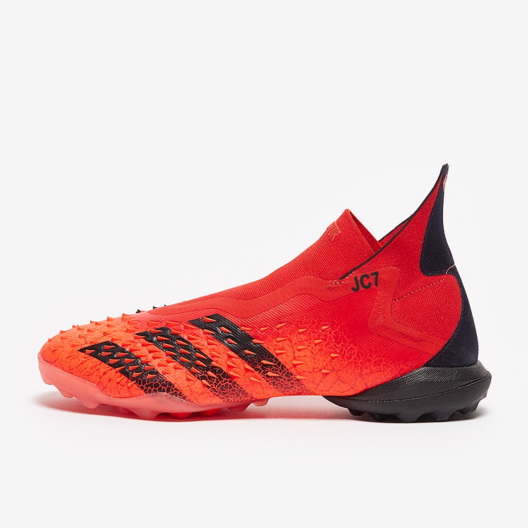 Chuteira Adidas Predator Freak + Society Meteorite