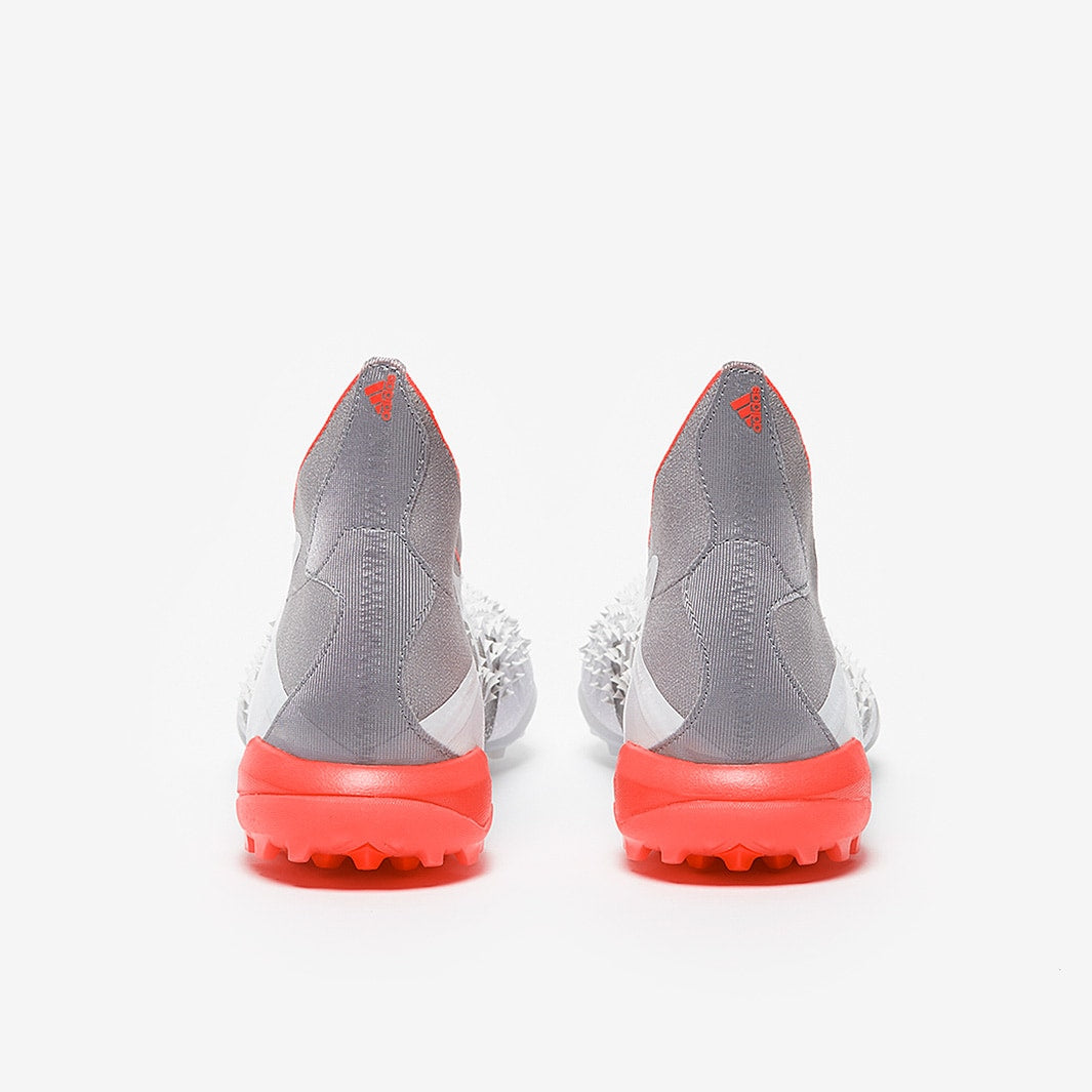 Chuteira Adidas Predator Freak + Society White Spark