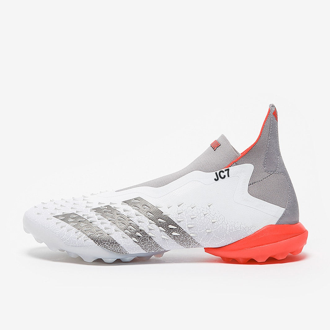 Chuteira Adidas Predator Freak + Society White Spark