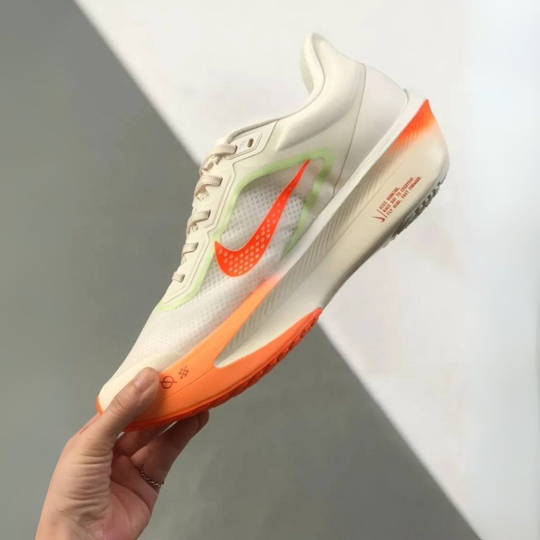 Tênis Nike Zoom Fly 6 - Bege/Laranja