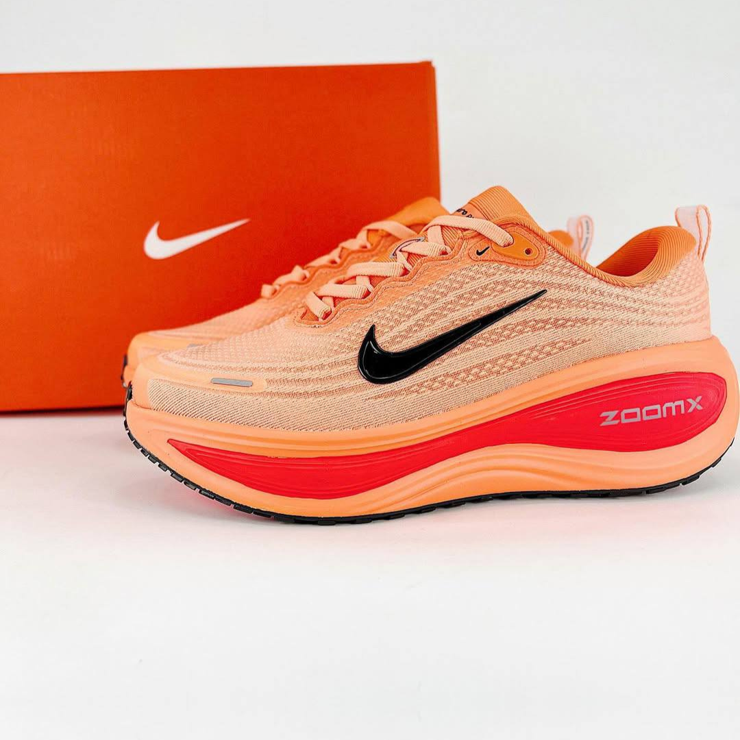 Tênis Nike Vomero Plus - Laranja/Vermelho