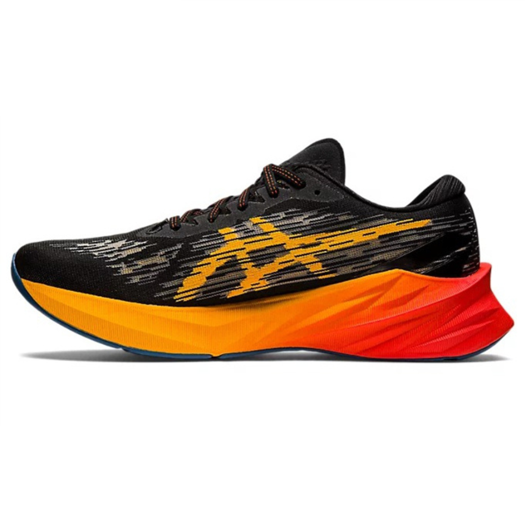 Tênis Asics Novablast 3 Preto com Vermelho e Laranja