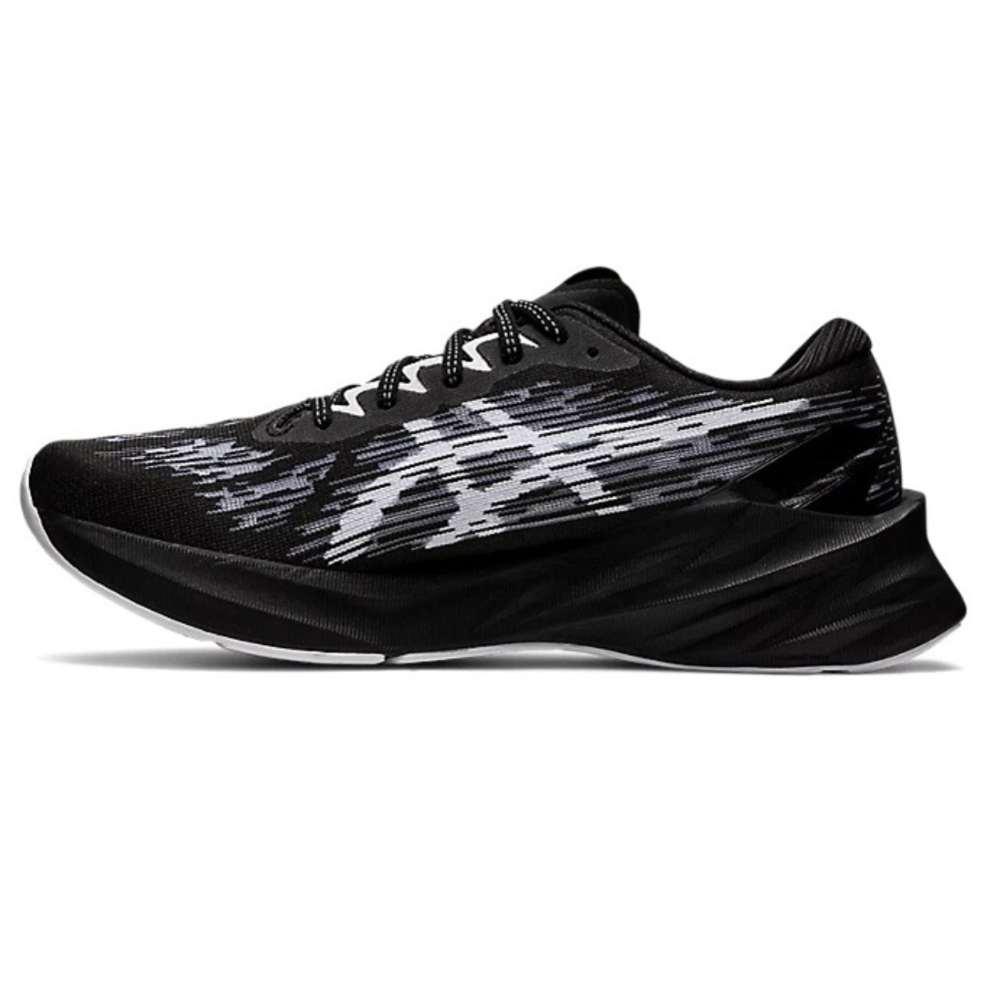 Tênis Asics Novablast 3 Preto e Branco