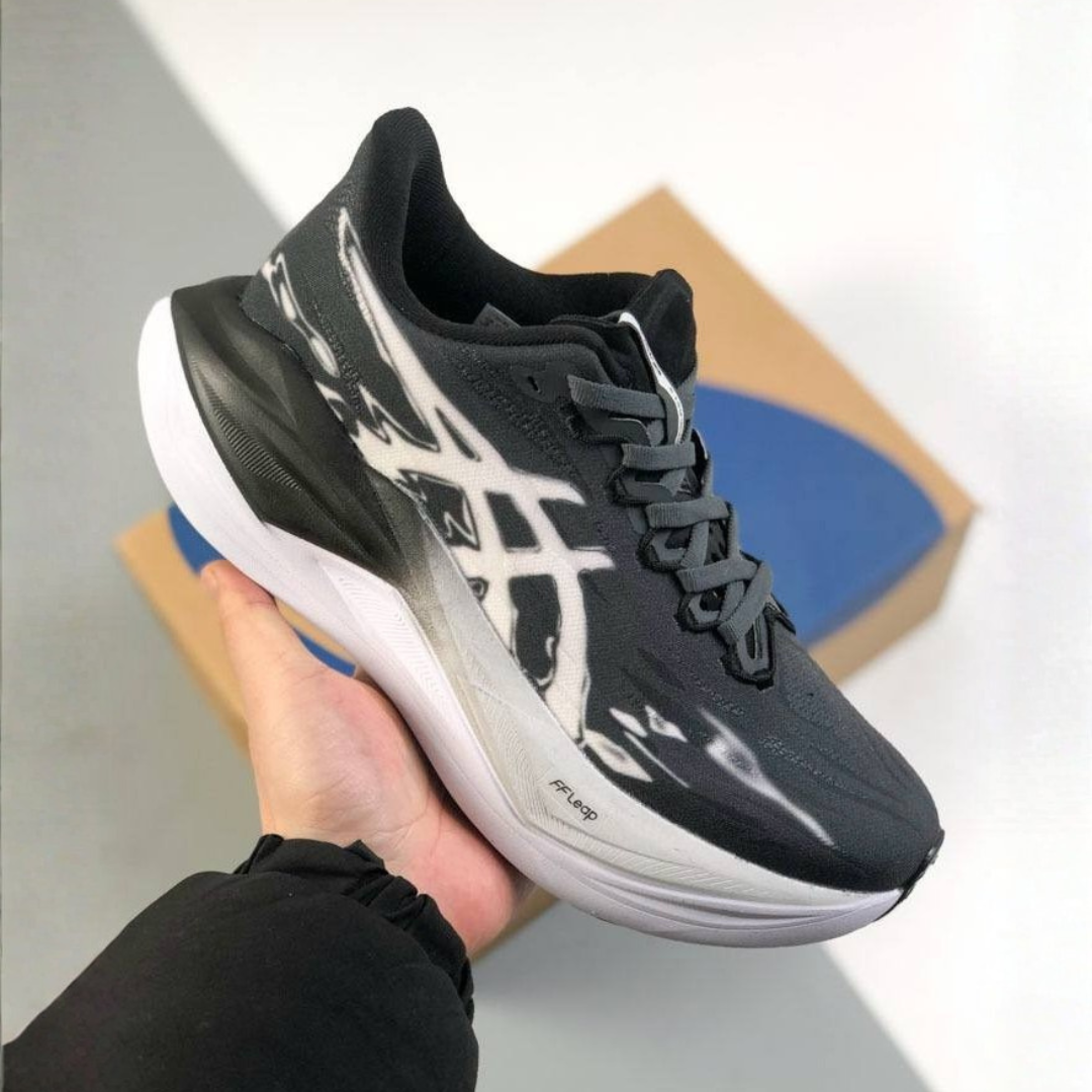 Tênis Asics Superblast 3 - Unissex - Preto/Branco/Cinza
