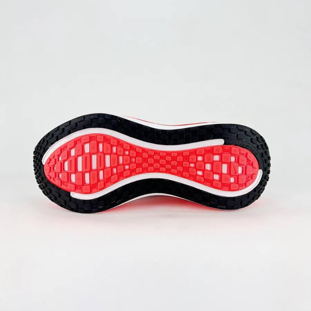 Tênis Nike Vomero Plus - Branco/Vermelho