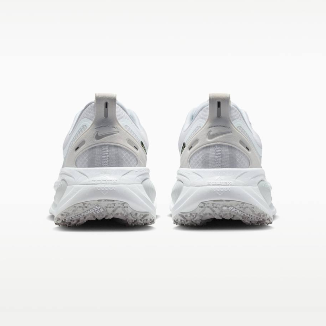 Tênis Nike Vomero 18 GORE-TEX - Branco/Cinza Metálico