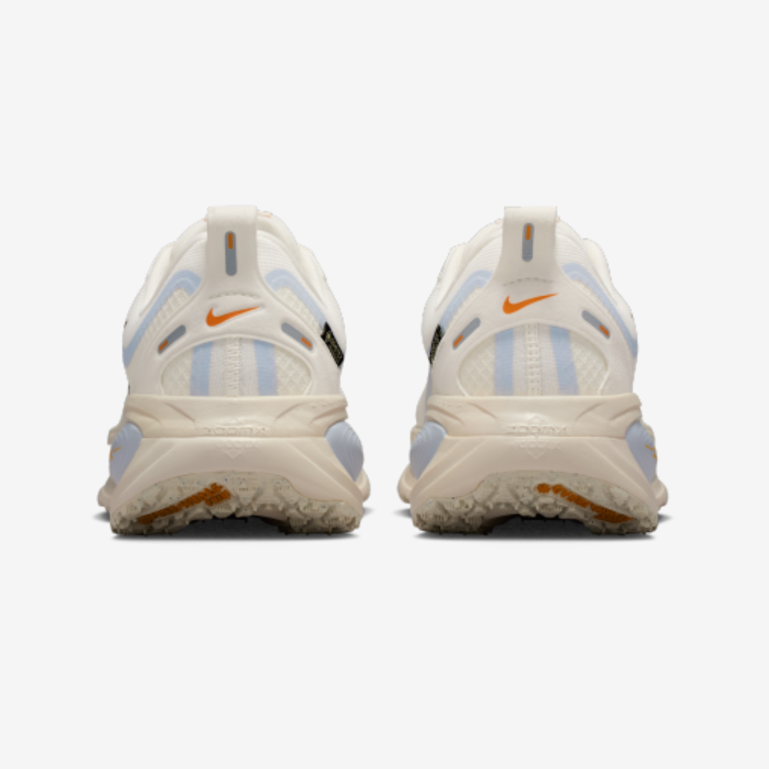 Tênis Nike Vomero 18 GORE-TEX - Bege/Cinza
