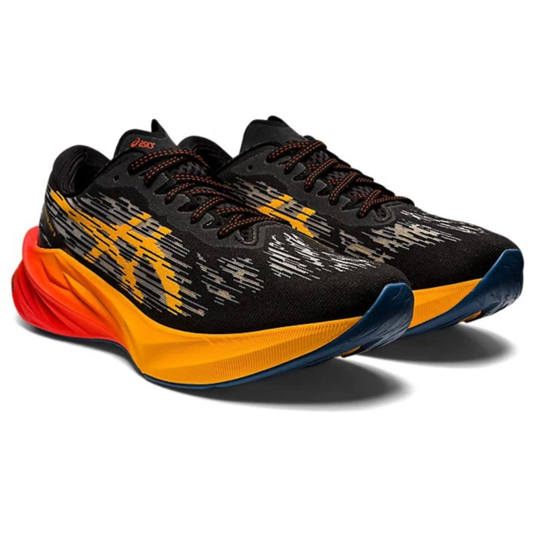 Tênis Asics Novablast 3 Preto com Vermelho e Laranja