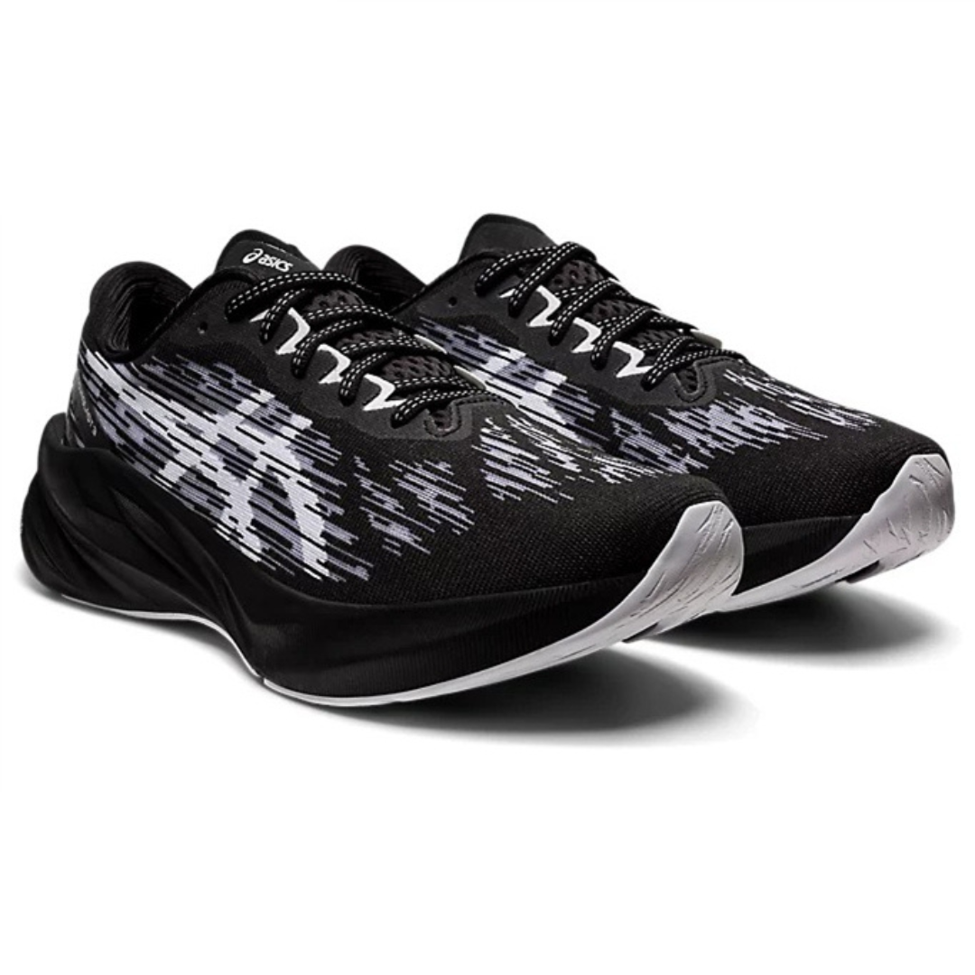 Tênis Asics Novablast 3 Preto e Branco
