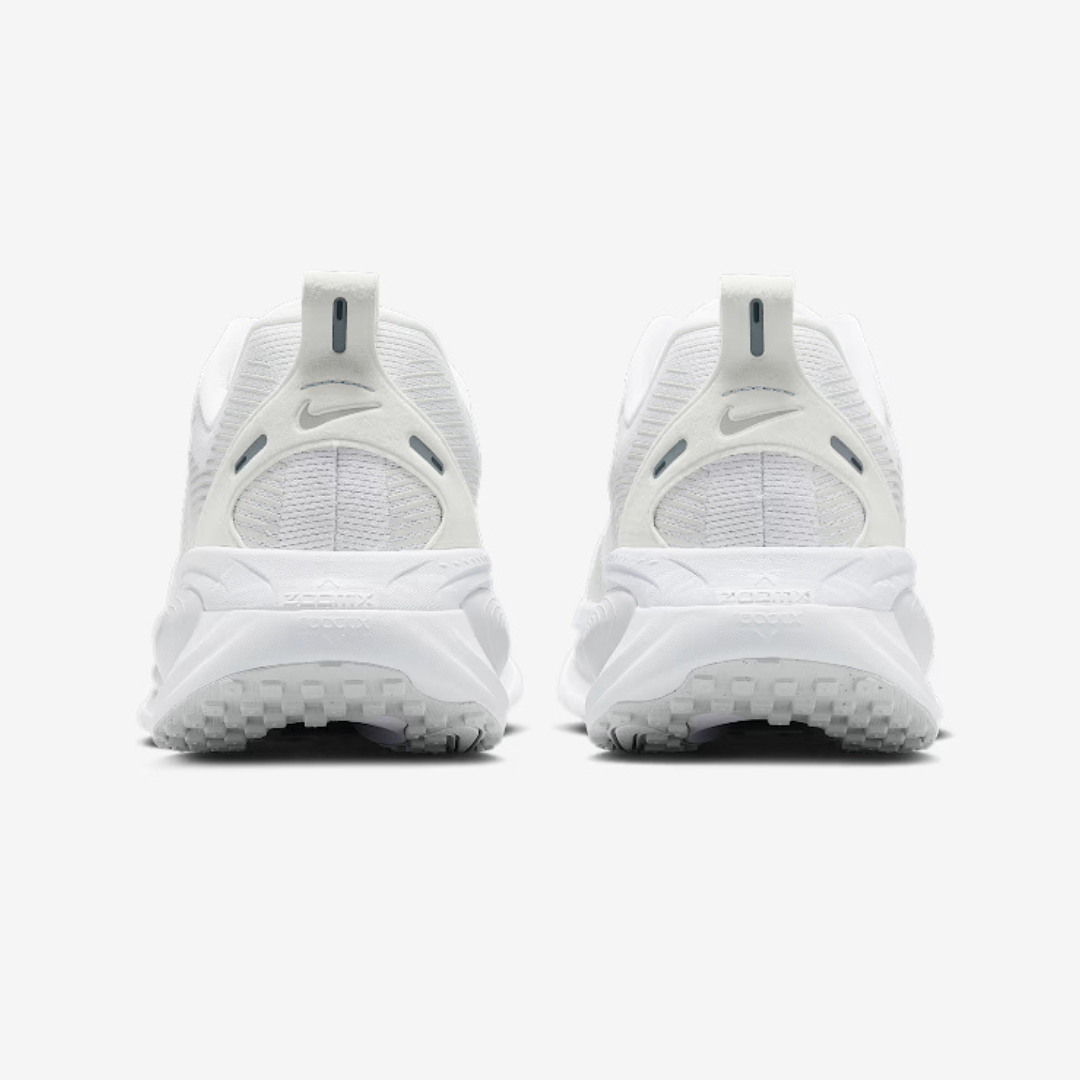 Tênis Nike Vomero 18 - Branco