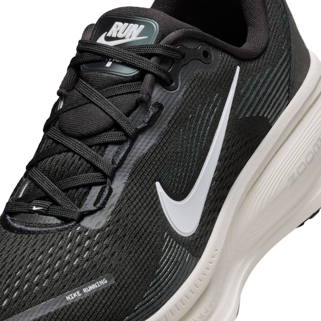 Tênis Nike Vomero 18 - Preto/Branco