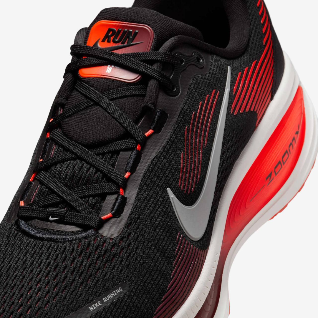 Tênis Nike Vomero 18 - Preto/Vermelho