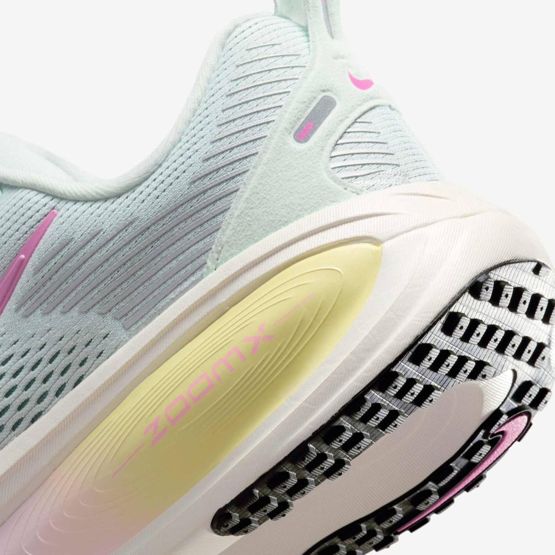 Tênis Nike Vomero 18 - Verde Água/Rosa