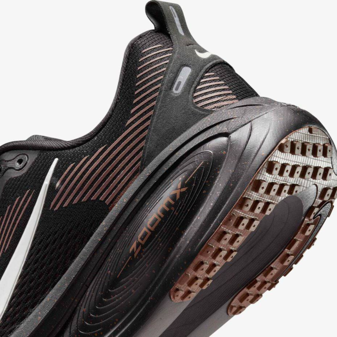 Tênis Nike Vomero 18 - Preto/Marrom