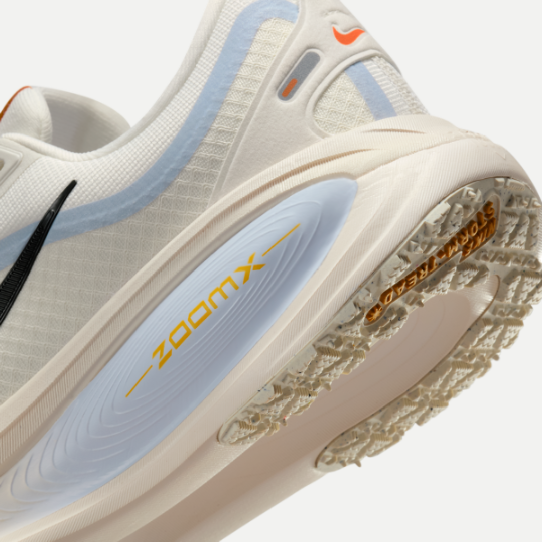 Tênis Nike Vomero 18 GORE-TEX - Bege/Cinza