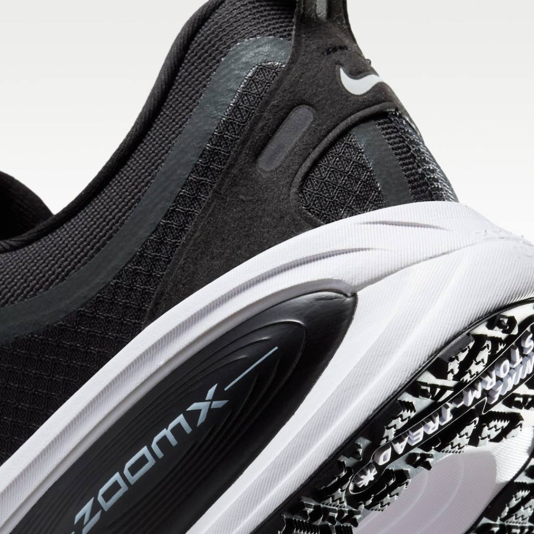 Tênis Nike Vomero 18 GORE-TEX - Preto/Branco