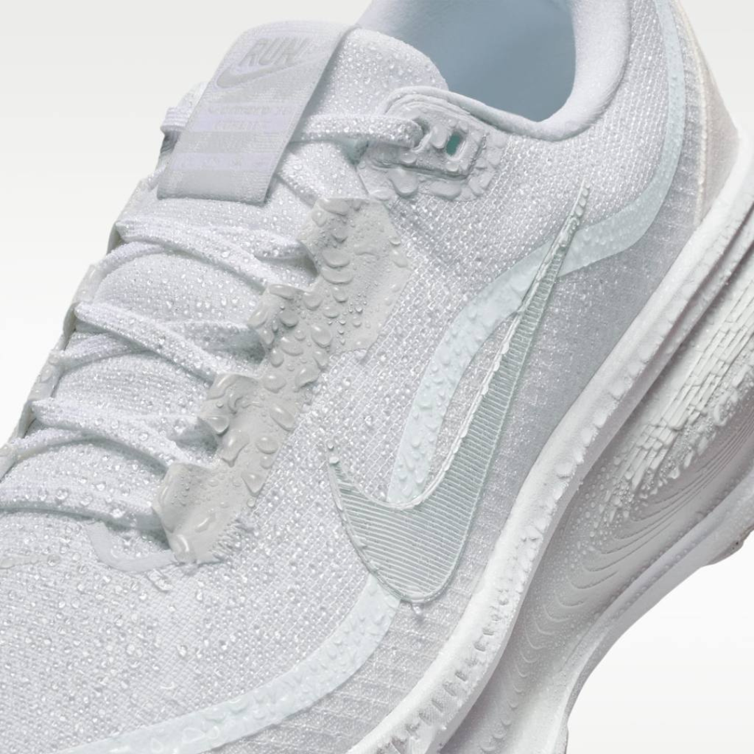 Tênis Nike Vomero 18 GORE-TEX - Branco/Cinza Metálico
