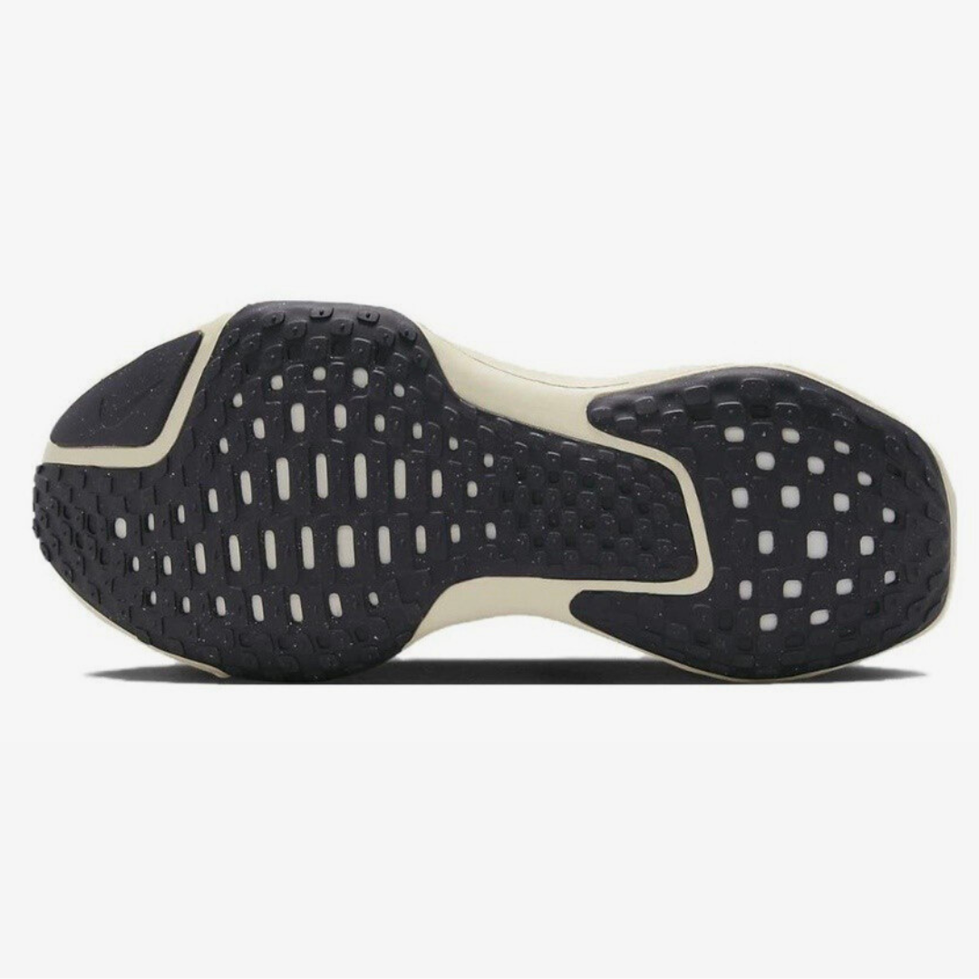 Tênis Nike Invincible Run 3 - Bege