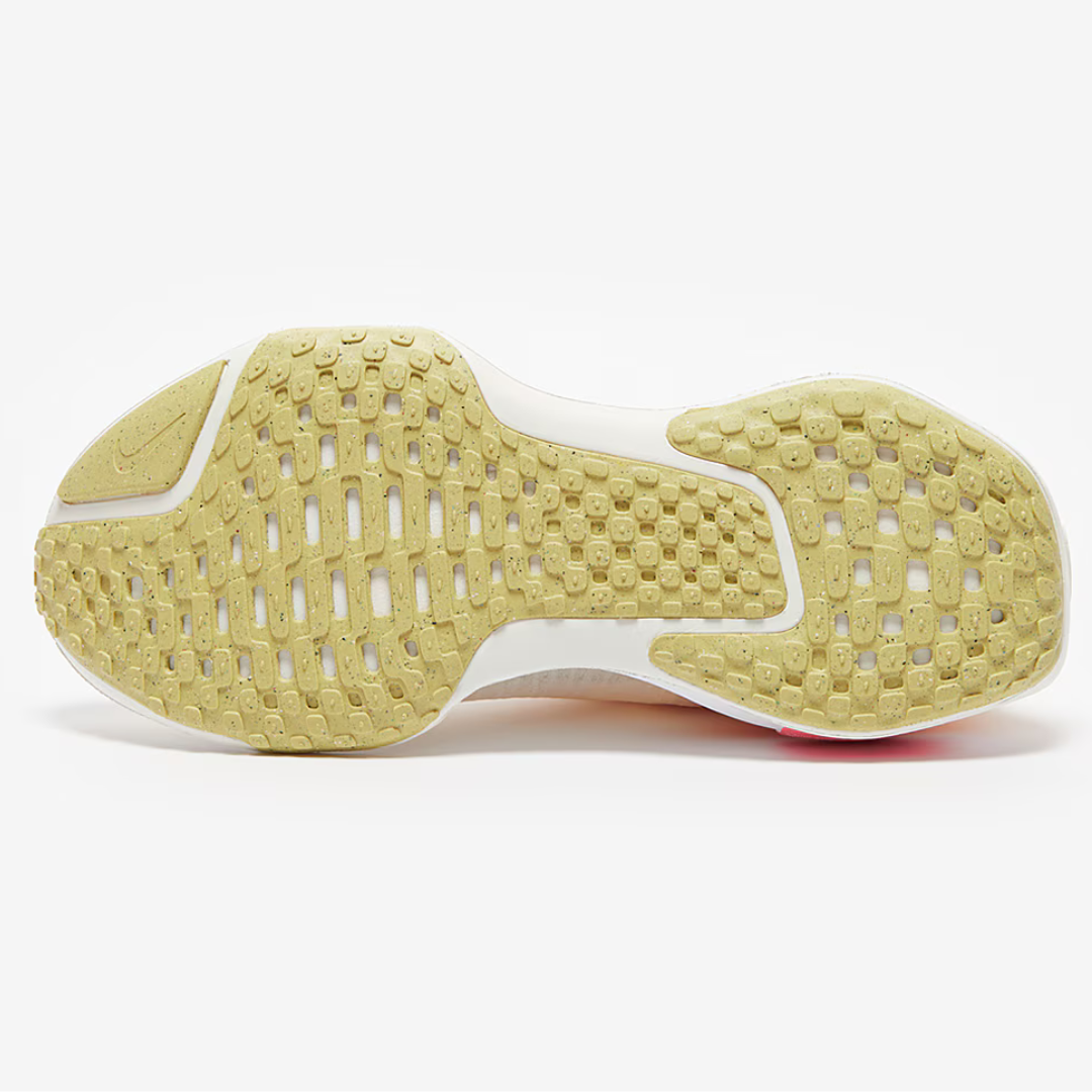 Tênis Nike Invincible Run 3 - Bege/Branco