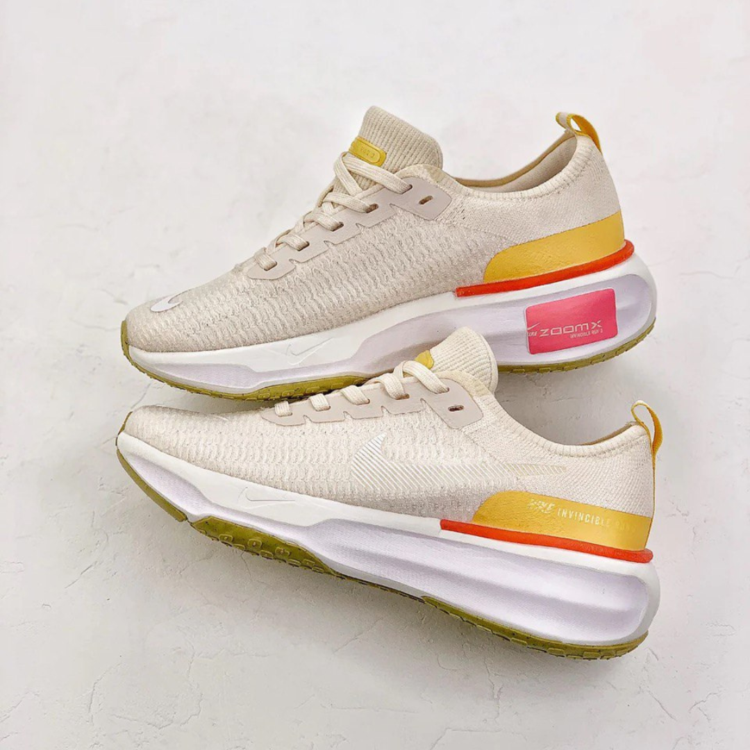Tênis Nike Invincible Run 3 - Bege/Branco