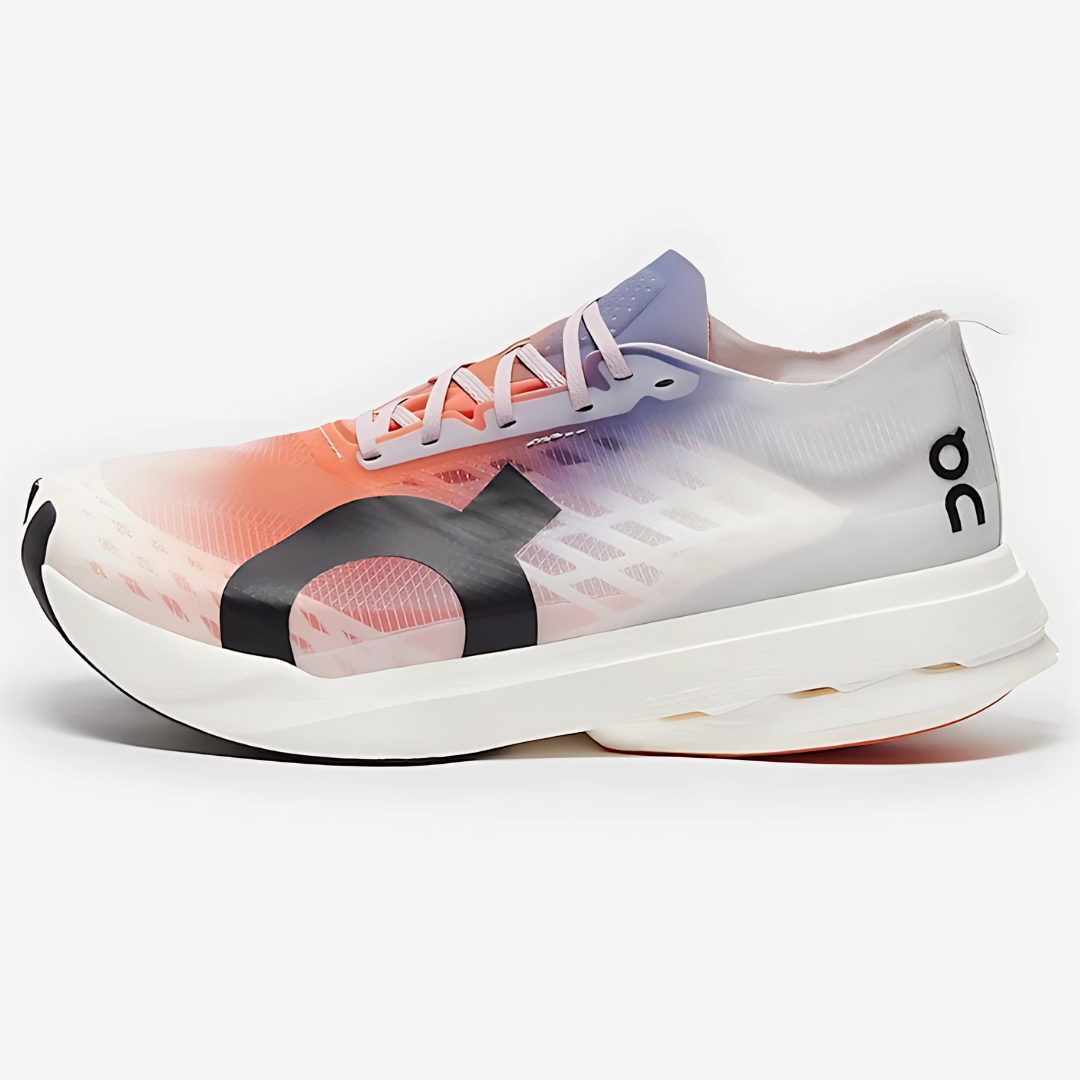Tênis On Running Cloudboom Strike - White/Flame